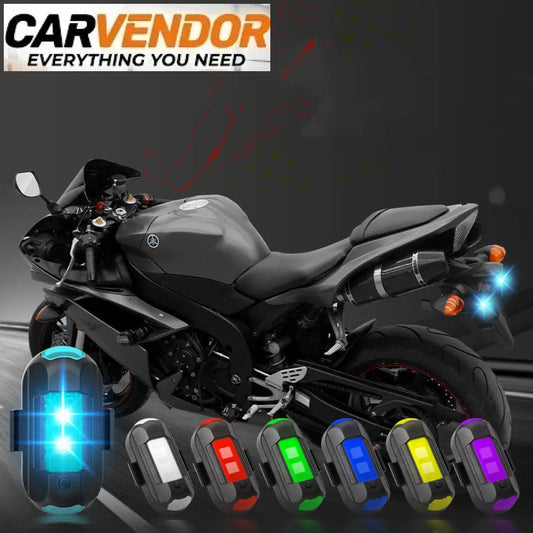 Mustan yamaha-moottoripyörän takaosa ladattavalla mini led-strobovalolla 7 värissä usb-liitännällä